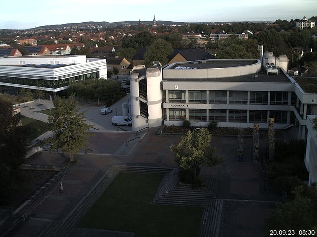 Foto der Webcam: Verwaltungsgebäude, Innenhof mit Audimax, Hörsaal-Gebäude 1