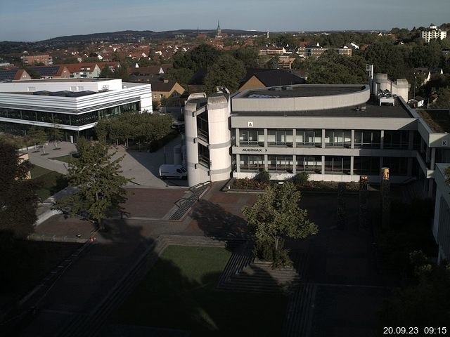 Foto der Webcam: Verwaltungsgebäude, Innenhof mit Audimax, Hörsaal-Gebäude 1