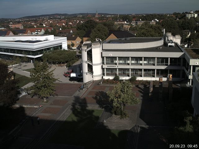 Foto der Webcam: Verwaltungsgebäude, Innenhof mit Audimax, Hörsaal-Gebäude 1