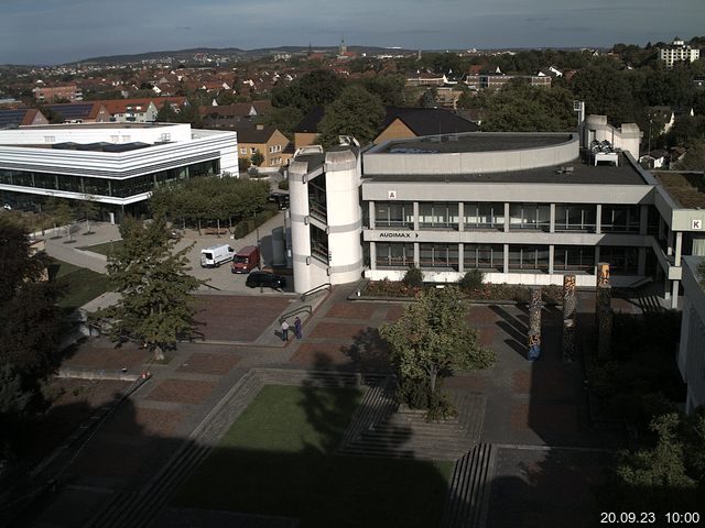 Foto der Webcam: Verwaltungsgebäude, Innenhof mit Audimax, Hörsaal-Gebäude 1