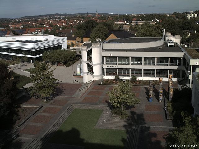 Foto der Webcam: Verwaltungsgebäude, Innenhof mit Audimax, Hörsaal-Gebäude 1