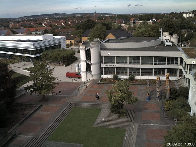 Foto der Webcam: Verwaltungsgebäude, Innenhof mit Audimax, Hörsaal-Gebäude 1