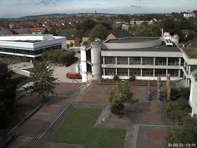 Foto der Webcam: Verwaltungsgebäude, Innenhof mit Audimax, Hörsaal-Gebäude 1