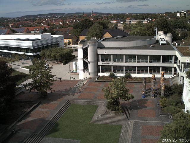 Foto der Webcam: Verwaltungsgebäude, Innenhof mit Audimax, Hörsaal-Gebäude 1