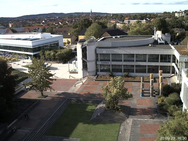 Foto der Webcam: Verwaltungsgebäude, Innenhof mit Audimax, Hörsaal-Gebäude 1