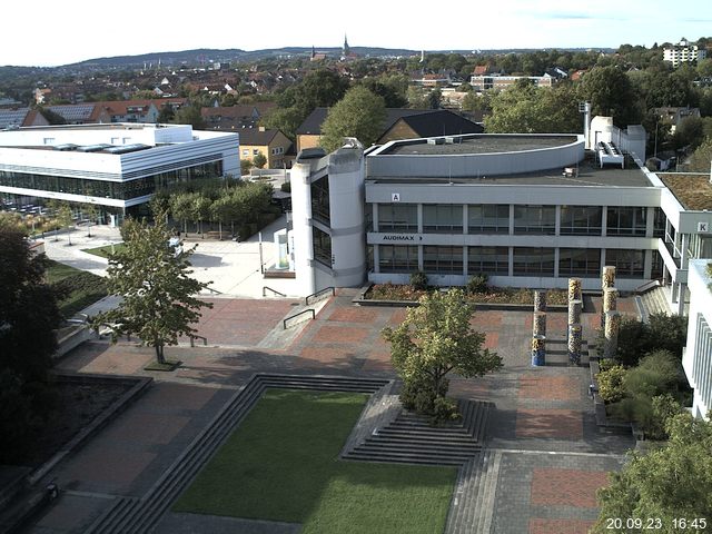 Foto der Webcam: Verwaltungsgebäude, Innenhof mit Audimax, Hörsaal-Gebäude 1