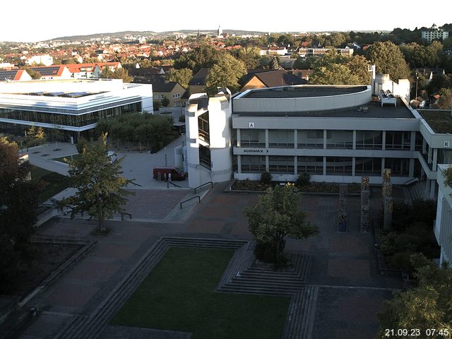 Foto der Webcam: Verwaltungsgebäude, Innenhof mit Audimax, Hörsaal-Gebäude 1