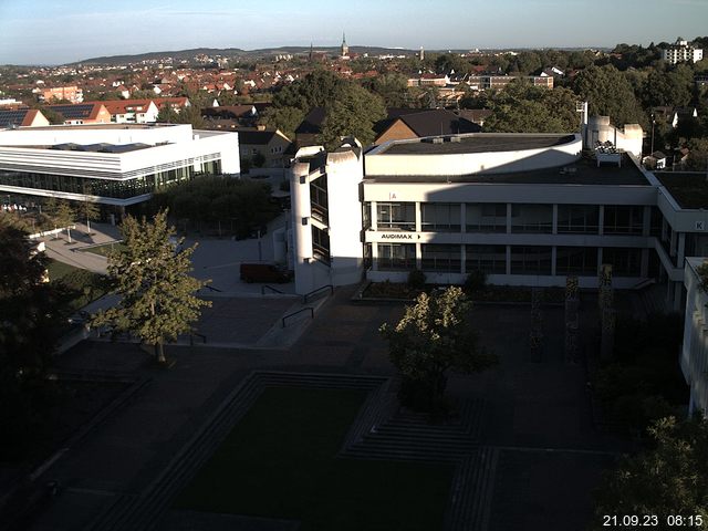 Foto der Webcam: Verwaltungsgebäude, Innenhof mit Audimax, Hörsaal-Gebäude 1