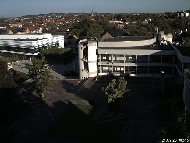 Foto der Webcam: Verwaltungsgebäude, Innenhof mit Audimax, Hörsaal-Gebäude 1