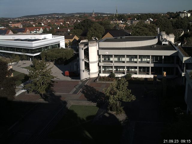 Foto der Webcam: Verwaltungsgebäude, Innenhof mit Audimax, Hörsaal-Gebäude 1