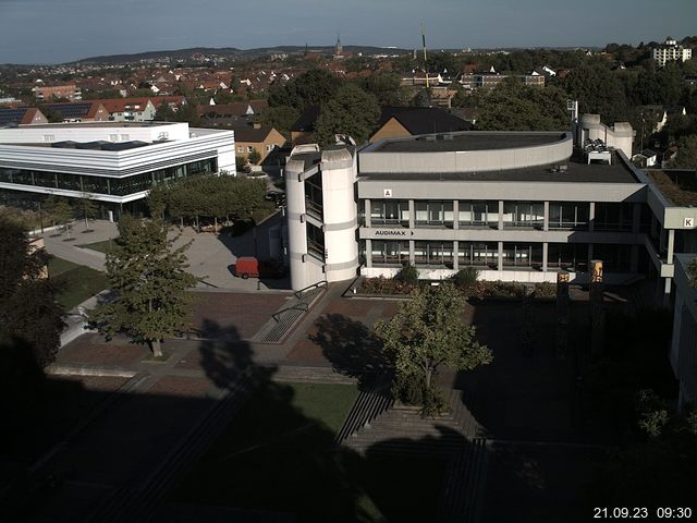 Foto der Webcam: Verwaltungsgebäude, Innenhof mit Audimax, Hörsaal-Gebäude 1