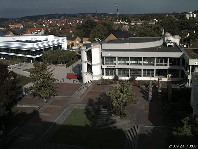 Foto der Webcam: Verwaltungsgebäude, Innenhof mit Audimax, Hörsaal-Gebäude 1