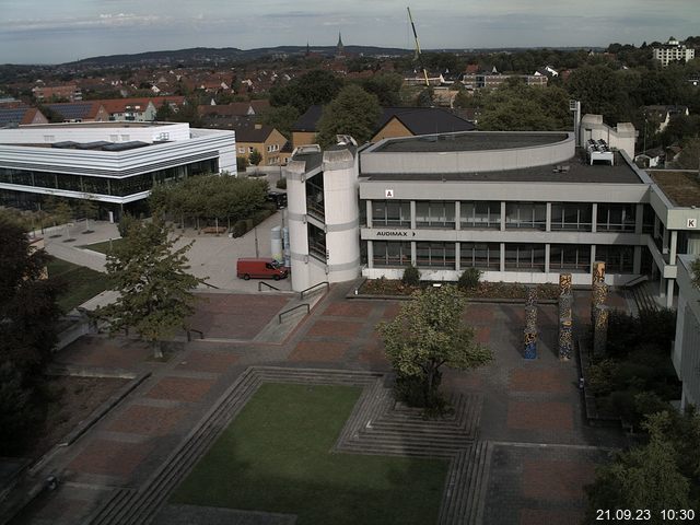 Foto der Webcam: Verwaltungsgebäude, Innenhof mit Audimax, Hörsaal-Gebäude 1