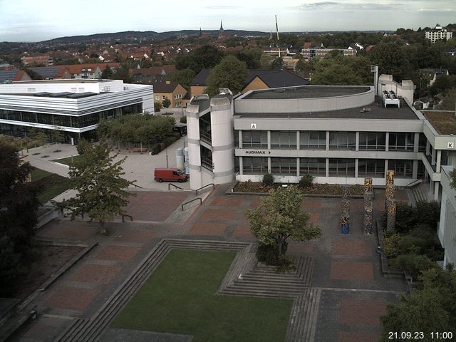 Foto der Webcam: Verwaltungsgebäude, Innenhof mit Audimax, Hörsaal-Gebäude 1