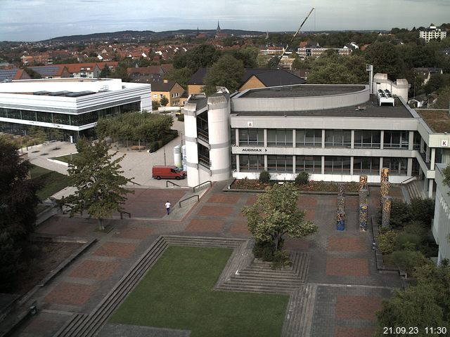 Foto der Webcam: Verwaltungsgebäude, Innenhof mit Audimax, Hörsaal-Gebäude 1