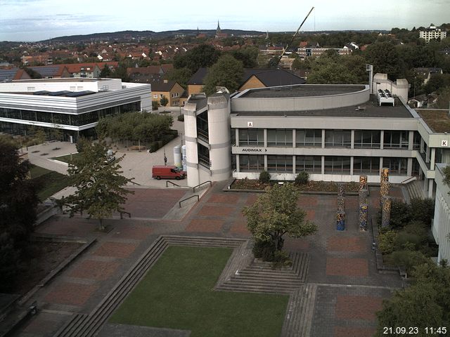 Foto der Webcam: Verwaltungsgebäude, Innenhof mit Audimax, Hörsaal-Gebäude 1