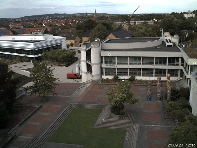 Foto der Webcam: Verwaltungsgebäude, Innenhof mit Audimax, Hörsaal-Gebäude 1