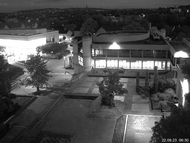 Foto der Webcam: Verwaltungsgebäude, Innenhof mit Audimax, Hörsaal-Gebäude 1