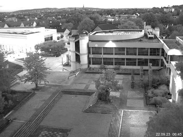 Foto der Webcam: Verwaltungsgebäude, Innenhof mit Audimax, Hörsaal-Gebäude 1