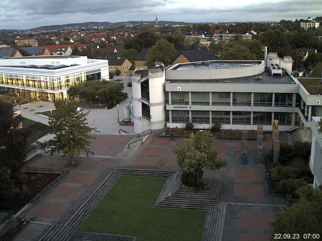 Foto der Webcam: Verwaltungsgebäude, Innenhof mit Audimax, Hörsaal-Gebäude 1