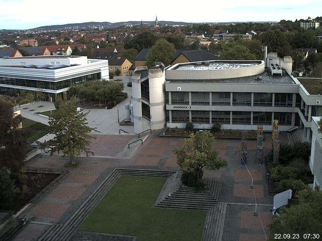 Foto der Webcam: Verwaltungsgebäude, Innenhof mit Audimax, Hörsaal-Gebäude 1