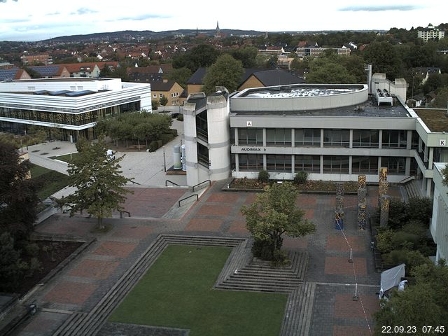 Foto der Webcam: Verwaltungsgebäude, Innenhof mit Audimax, Hörsaal-Gebäude 1