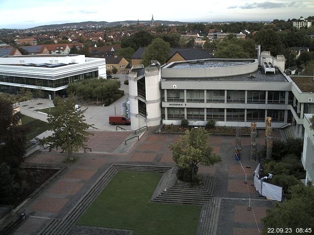 Foto der Webcam: Verwaltungsgebäude, Innenhof mit Audimax, Hörsaal-Gebäude 1