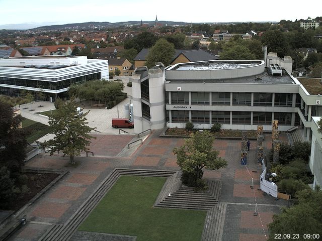 Foto der Webcam: Verwaltungsgebäude, Innenhof mit Audimax, Hörsaal-Gebäude 1