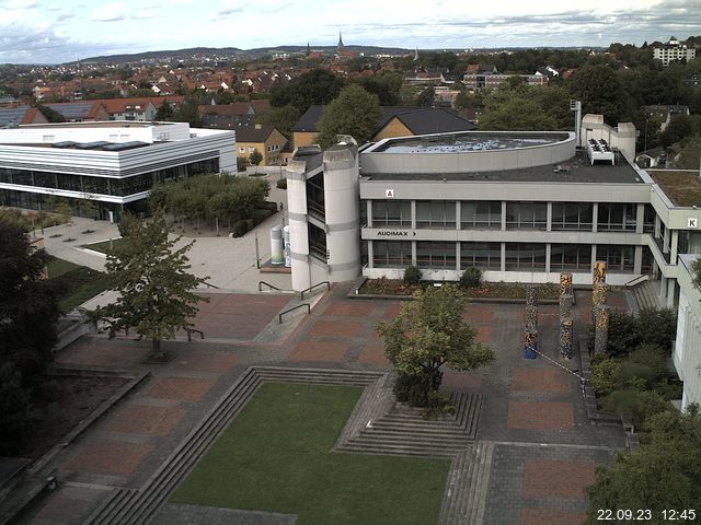 Foto der Webcam: Verwaltungsgebäude, Innenhof mit Audimax, Hörsaal-Gebäude 1