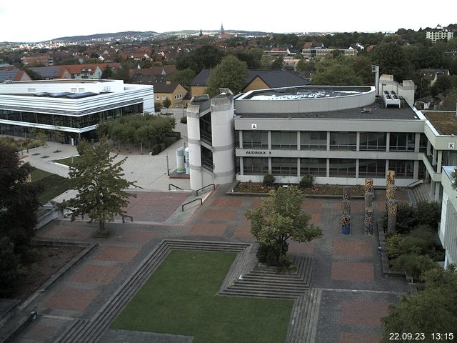 Foto der Webcam: Verwaltungsgebäude, Innenhof mit Audimax, Hörsaal-Gebäude 1