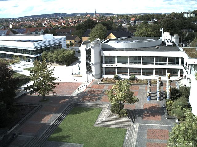 Foto der Webcam: Verwaltungsgebäude, Innenhof mit Audimax, Hörsaal-Gebäude 1