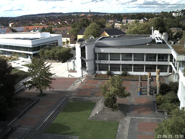 Foto der Webcam: Verwaltungsgebäude, Innenhof mit Audimax, Hörsaal-Gebäude 1