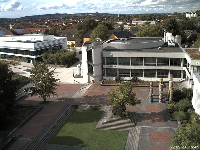 Foto der Webcam: Verwaltungsgebäude, Innenhof mit Audimax, Hörsaal-Gebäude 1