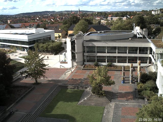 Foto der Webcam: Verwaltungsgebäude, Innenhof mit Audimax, Hörsaal-Gebäude 1