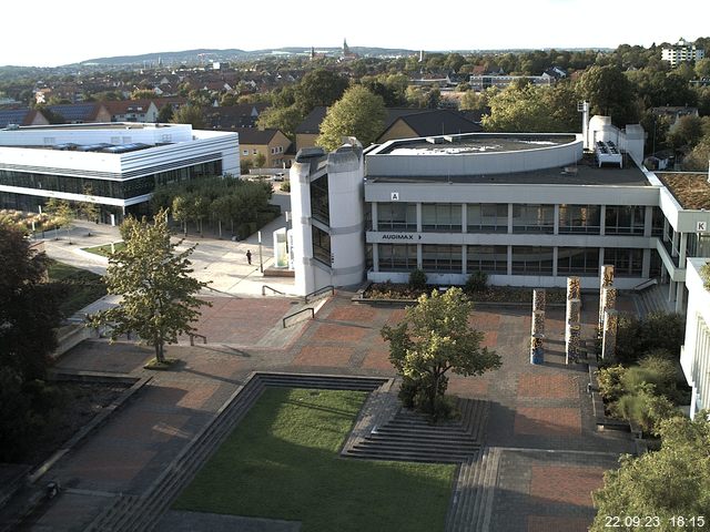 Foto der Webcam: Verwaltungsgebäude, Innenhof mit Audimax, Hörsaal-Gebäude 1