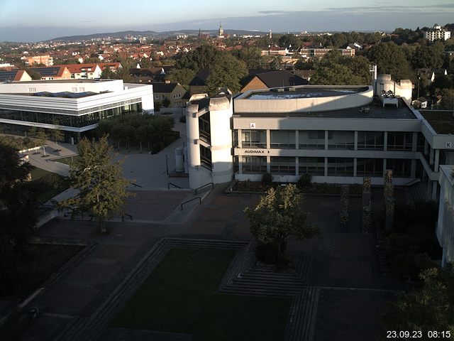 Foto der Webcam: Verwaltungsgebäude, Innenhof mit Audimax, Hörsaal-Gebäude 1