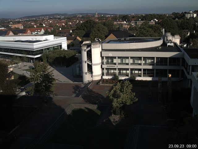 Foto der Webcam: Verwaltungsgebäude, Innenhof mit Audimax, Hörsaal-Gebäude 1