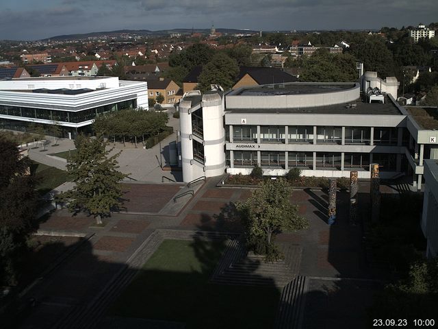 Foto der Webcam: Verwaltungsgebäude, Innenhof mit Audimax, Hörsaal-Gebäude 1