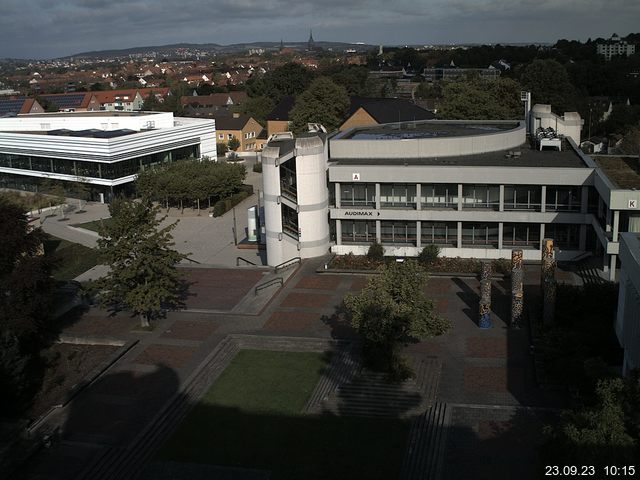 Foto der Webcam: Verwaltungsgebäude, Innenhof mit Audimax, Hörsaal-Gebäude 1