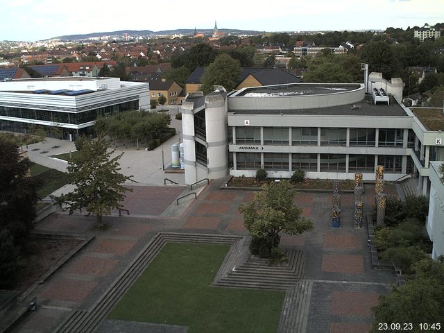 Foto der Webcam: Verwaltungsgebäude, Innenhof mit Audimax, Hörsaal-Gebäude 1