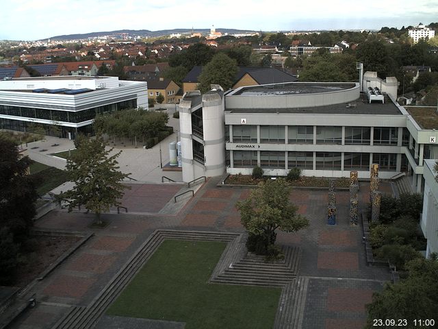 Foto der Webcam: Verwaltungsgebäude, Innenhof mit Audimax, Hörsaal-Gebäude 1