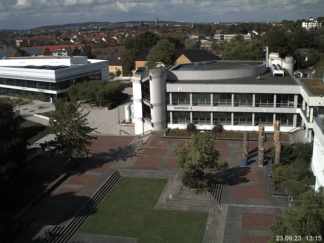 Foto der Webcam: Verwaltungsgebäude, Innenhof mit Audimax, Hörsaal-Gebäude 1