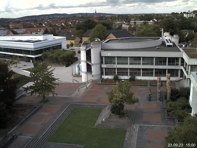 Foto der Webcam: Verwaltungsgebäude, Innenhof mit Audimax, Hörsaal-Gebäude 1