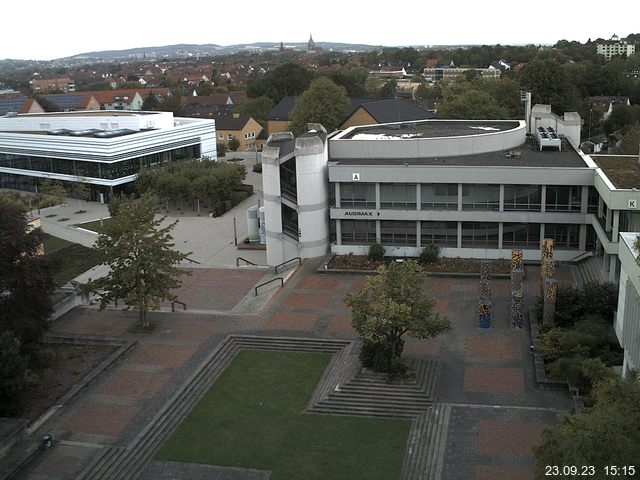 Foto der Webcam: Verwaltungsgebäude, Innenhof mit Audimax, Hörsaal-Gebäude 1