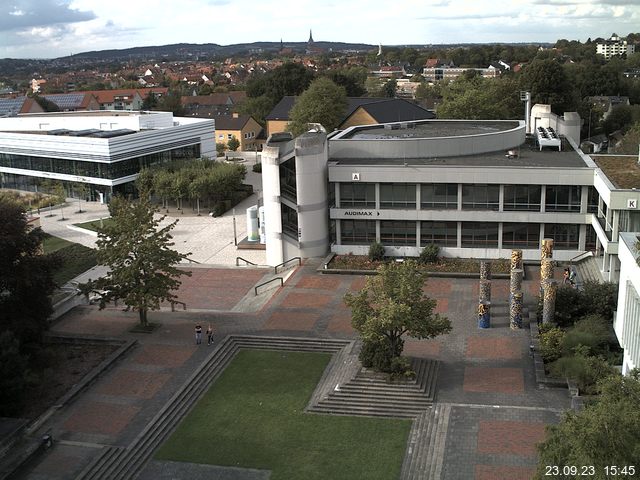 Foto der Webcam: Verwaltungsgebäude, Innenhof mit Audimax, Hörsaal-Gebäude 1