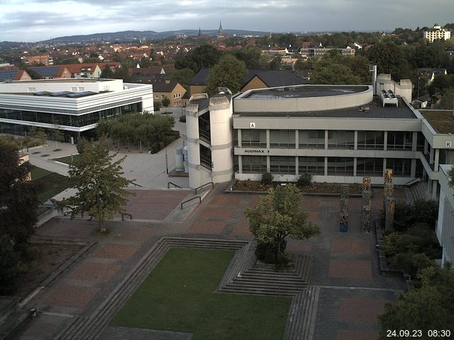 Foto der Webcam: Verwaltungsgebäude, Innenhof mit Audimax, Hörsaal-Gebäude 1