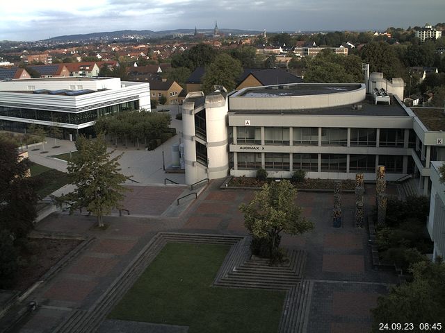 Foto der Webcam: Verwaltungsgebäude, Innenhof mit Audimax, Hörsaal-Gebäude 1