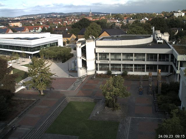 Foto der Webcam: Verwaltungsgebäude, Innenhof mit Audimax, Hörsaal-Gebäude 1