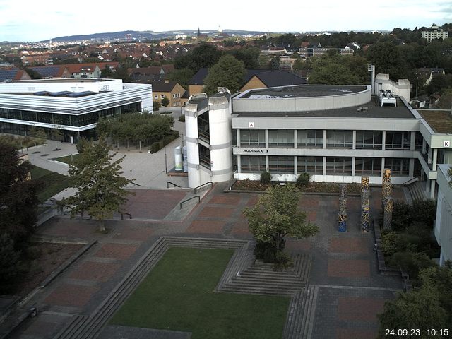 Foto der Webcam: Verwaltungsgebäude, Innenhof mit Audimax, Hörsaal-Gebäude 1