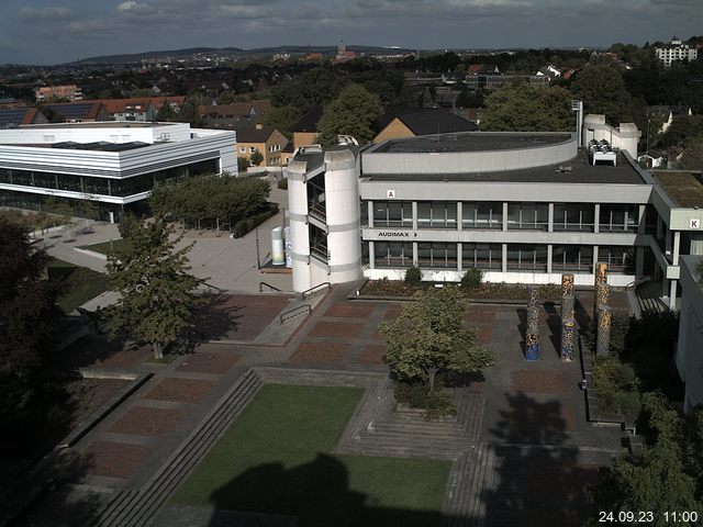 Foto der Webcam: Verwaltungsgebäude, Innenhof mit Audimax, Hörsaal-Gebäude 1